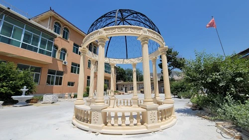 Gazebo moderno personalizzato con colonne in granito con piano in ferro rosso per decorazioni esterne